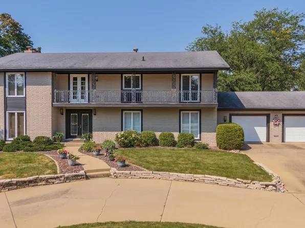 40 Country Club Pl, Bloomington, IL 61701