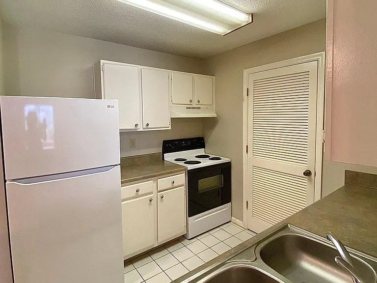 513 Granville Ct #513 — Photo 11