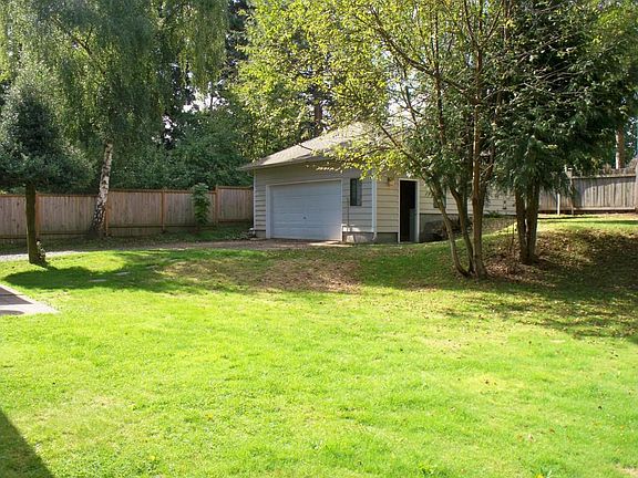 5th image of 16049 32nd Ave NE