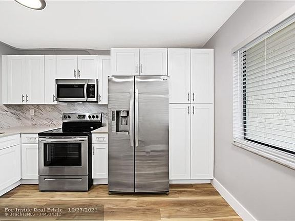2nd image of 131 E Laurel Dr #901