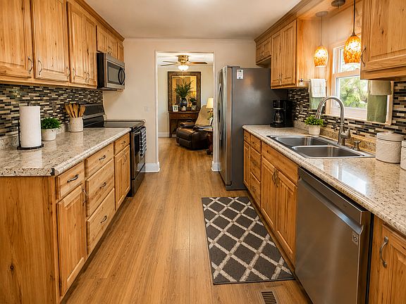 5th image of 2552 NE Turner Ave Unit 81