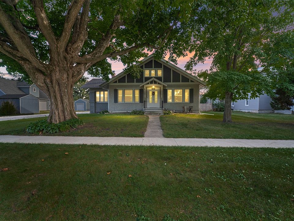 1st image of 105 W Rippey Ave