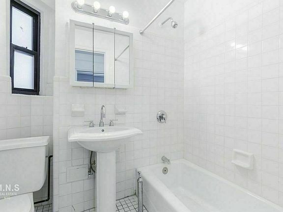4th image of 1510 York Ave APT 3B