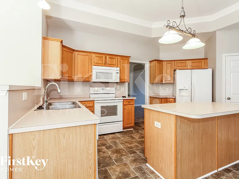 6015 Forest Pond Dr — Photo 8