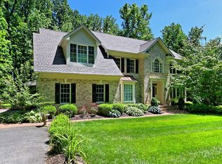 5378 Summit Dr, Fairfax, VA 22030