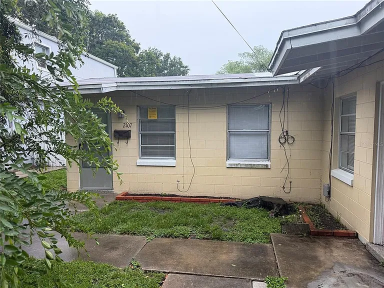 2107 S Mills Ave — Photo 1