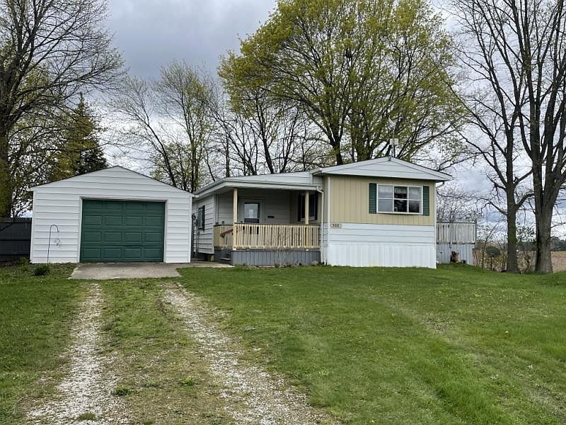 300 E Deckerville Rd, Caro, MI 48723 Zillow