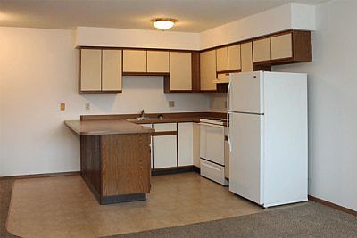 3rd image of 1108 10th Ave N APT 7