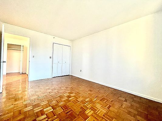 5th image of 350 W 43rd St APT 28D