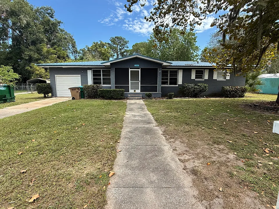 471 SW Theresa Ct