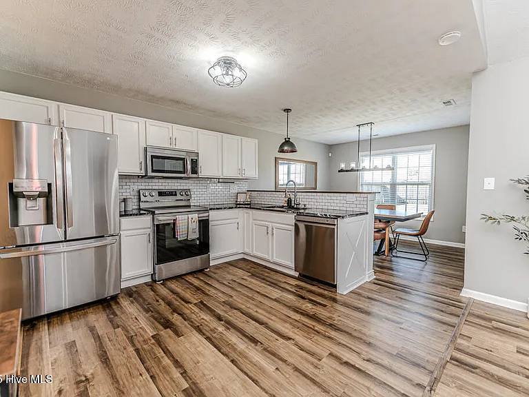224 Roanoke Dr — Photo 13
