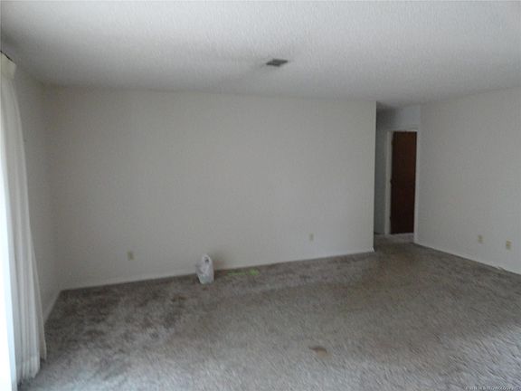 4th image of 426 E Loy St