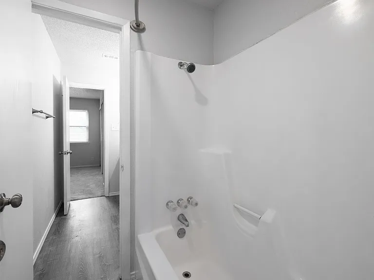2438 N Graham Dr — Photo 4