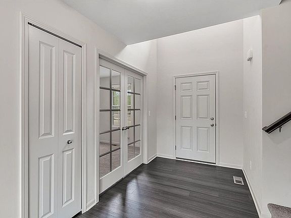 5th image of 10595 Scarlet Oak Dr