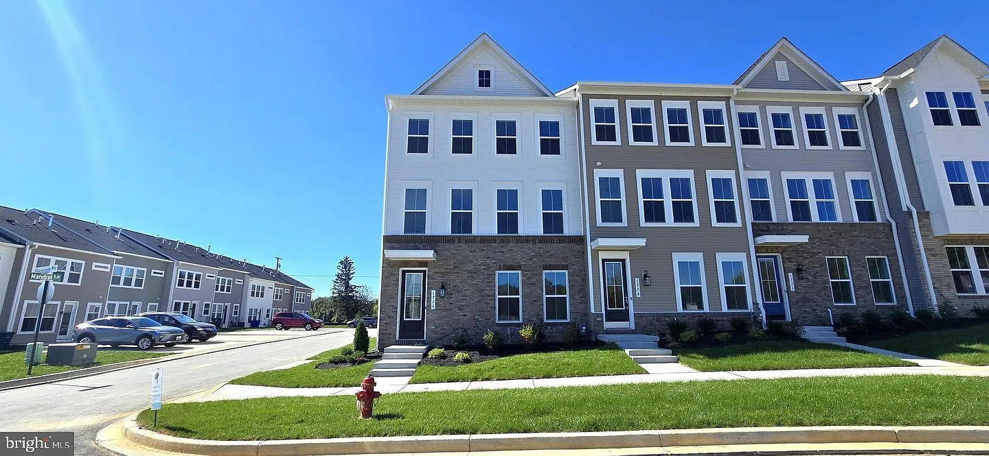 4 bed, 3.5 bath, 2400 sqft, $3,450 — Photo 1