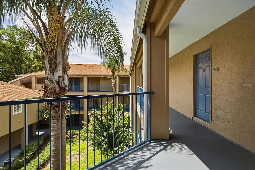 2 bed, 1.0 bath, 1021 sqft, $1,550 — Photo 4