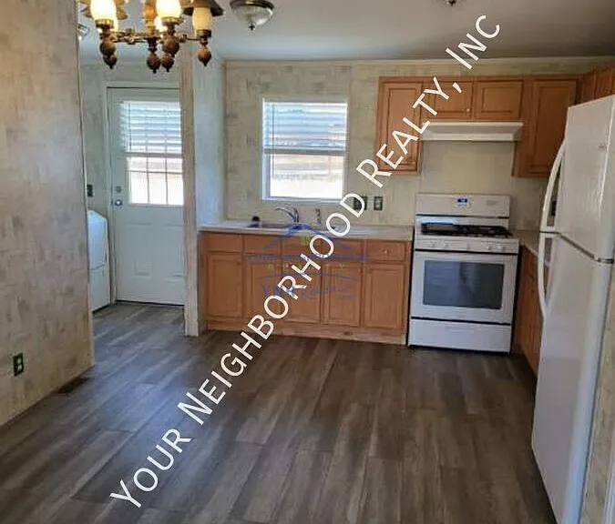 202 W El Paso Ave — Photo 4