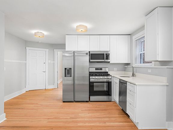 4th image of 4232 Blaine Ave #1W