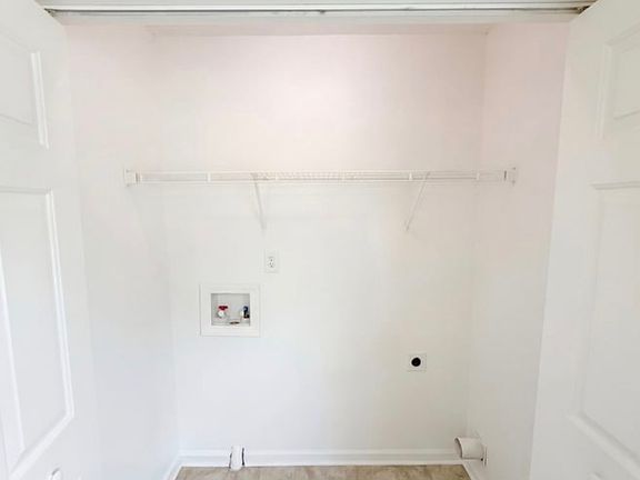 3rd image of 82 Eagle Rock Pl