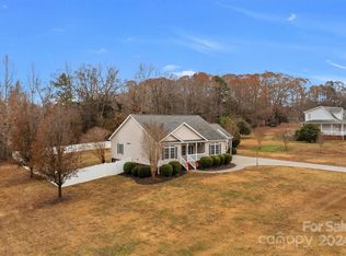 1734 Dr Saye Ln, Sharon, SC 29742