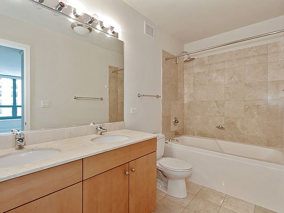 5th image of 420 E Waterside Dr Unit 703