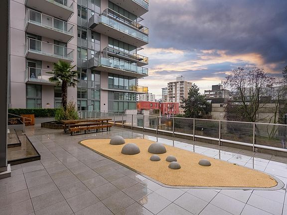 4th image of 1365 Davie St #203