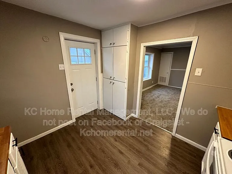 1200 E 23rd St S — Photo 14