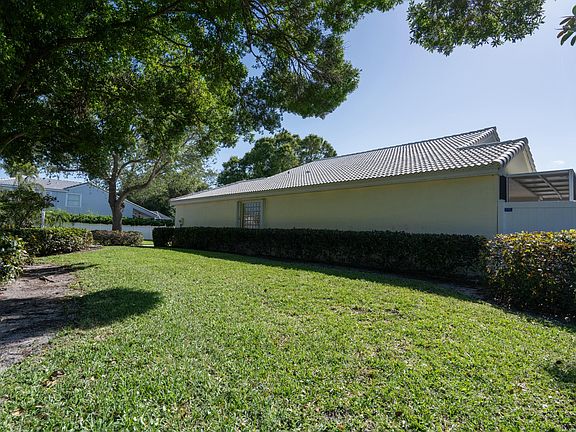 3rd image of 101 Siena Oaks Circle W