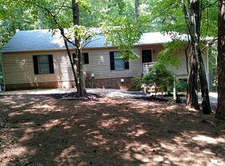 590 Shoreline Dr, Alexander City, AL 35010