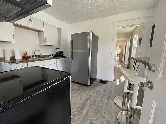 5th image of 1306 N Gladstone Ave #1306