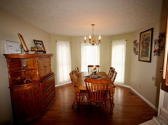 3rd image of 101 Kitts Ln
