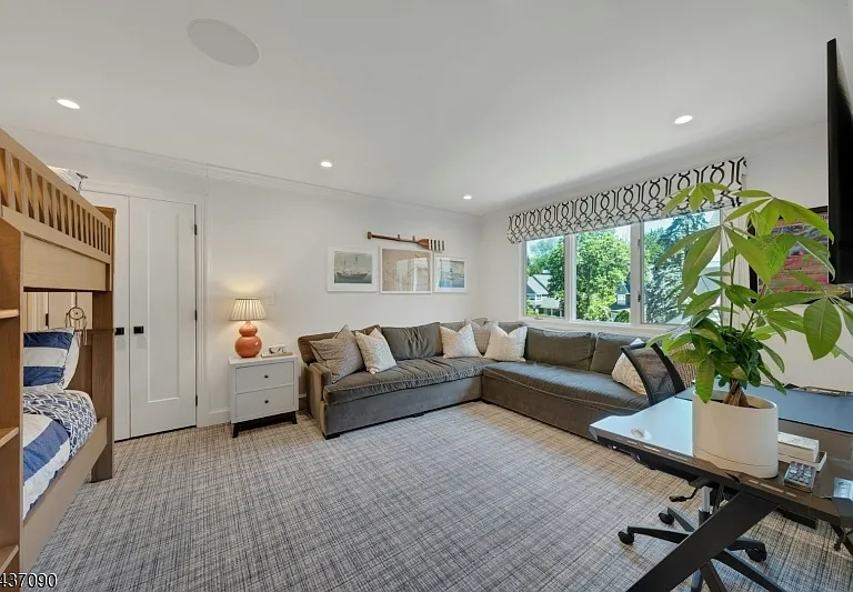 224 Barnstable Dr — Photo 37