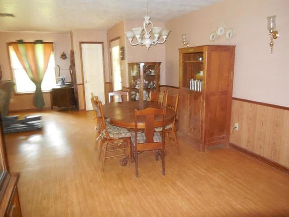 3rd image of 310 Brittney Ln