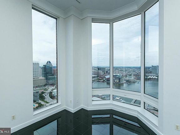 5th image of 10 E Lee St Unit 2708