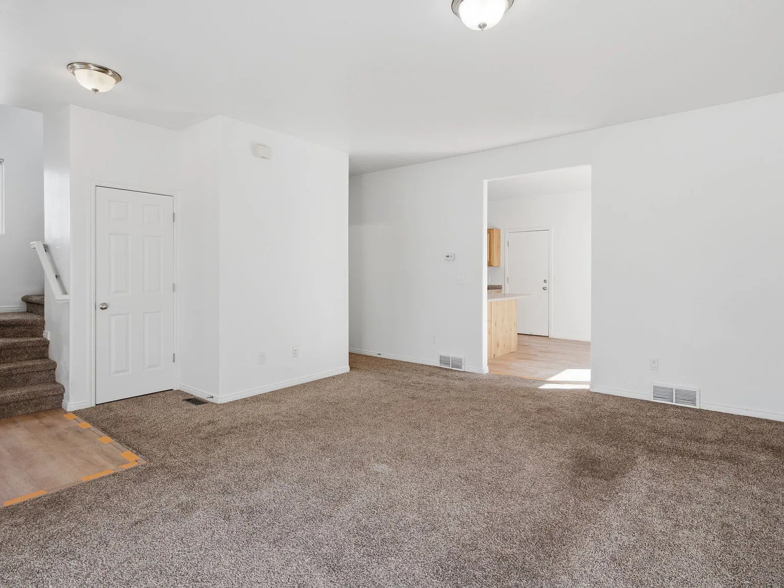 4 bed, 2.5 bath, 1886 sqft, $2,300 — Photo 3