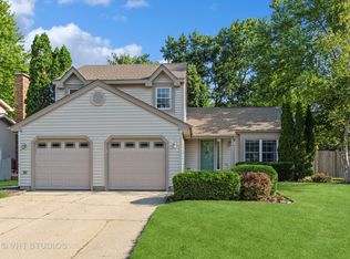 1064 Plum Tree Dr, Crystal Lake, IL 60014