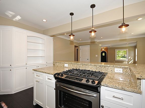 4th image of 133 Buckingham Dr