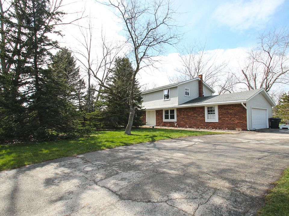 1st image of W306S8617 Stoneridge Dr