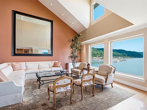 4th image of 401 Harbor Cove