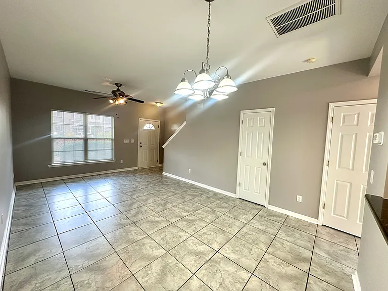 616 Graythorn Ln — Photo 6