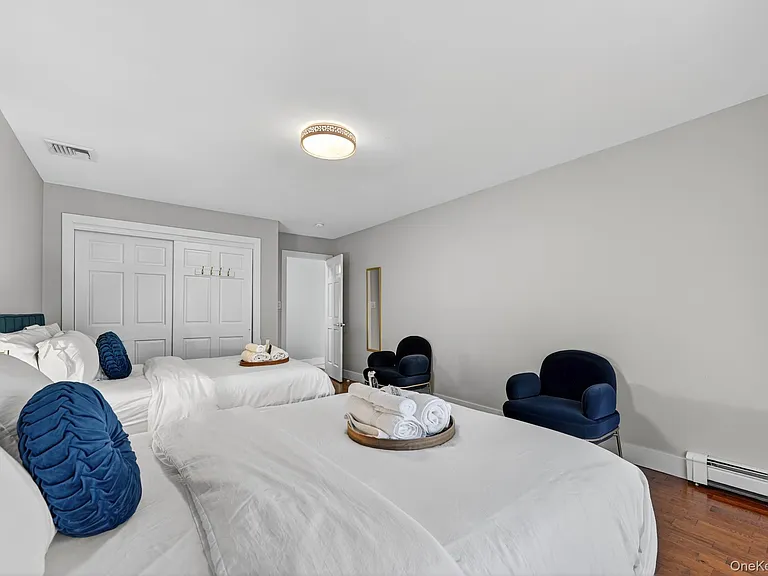66 Murray Dr — Photo 27
