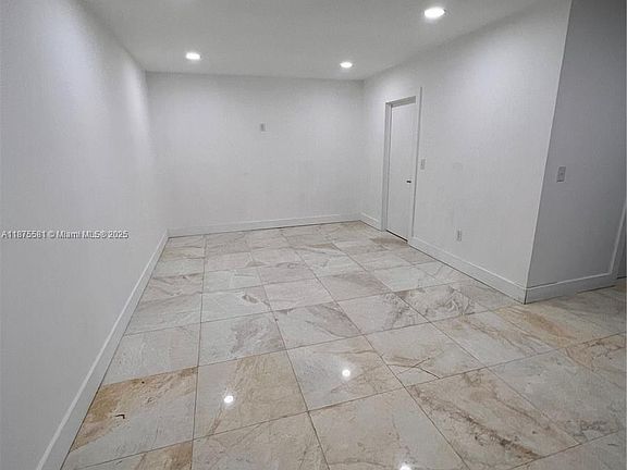 2nd image of 1723 Jackson St #3
