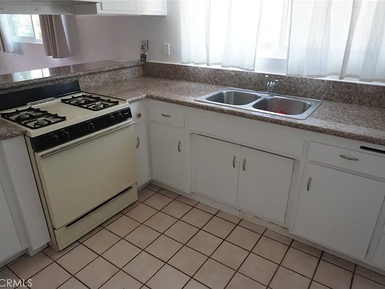 428 E Foothill Blvd — Photo 15