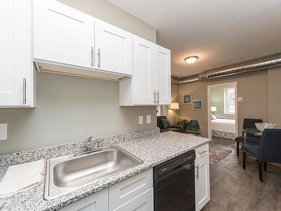 3rd image of 14814 Clifton Blvd