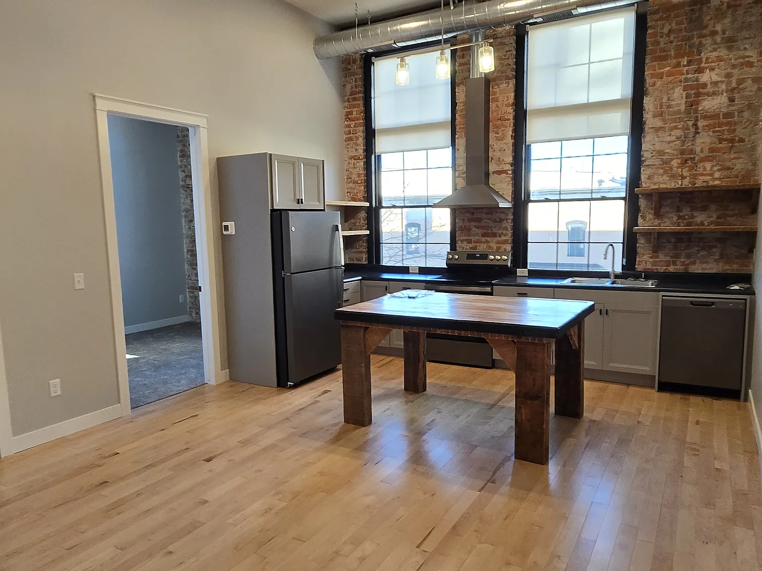2 bed, 731 sqft, $1,600 — Photo 1