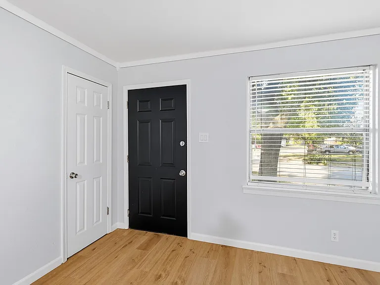 5345 Hensley Dr — Photo 6