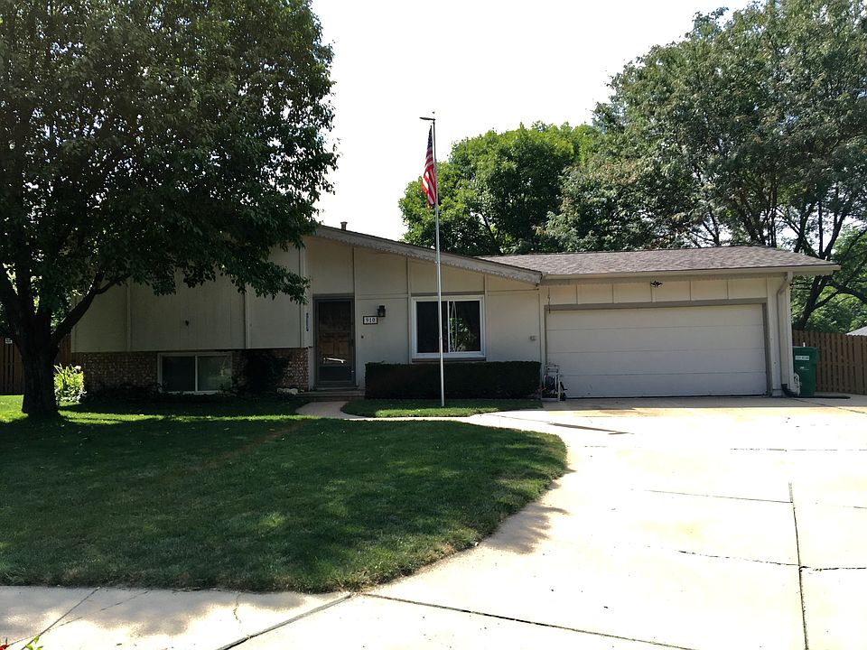 1st image of 910 Cody Cir