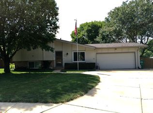 910 Cody Cir, Papillion, NE 68046