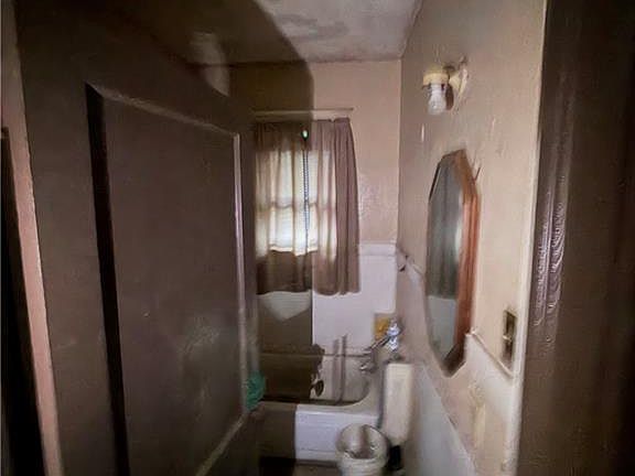 4th image of 128 E Petain St