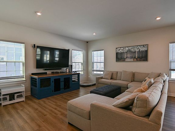 2nd image of 1814 Tall Oaks Dr
